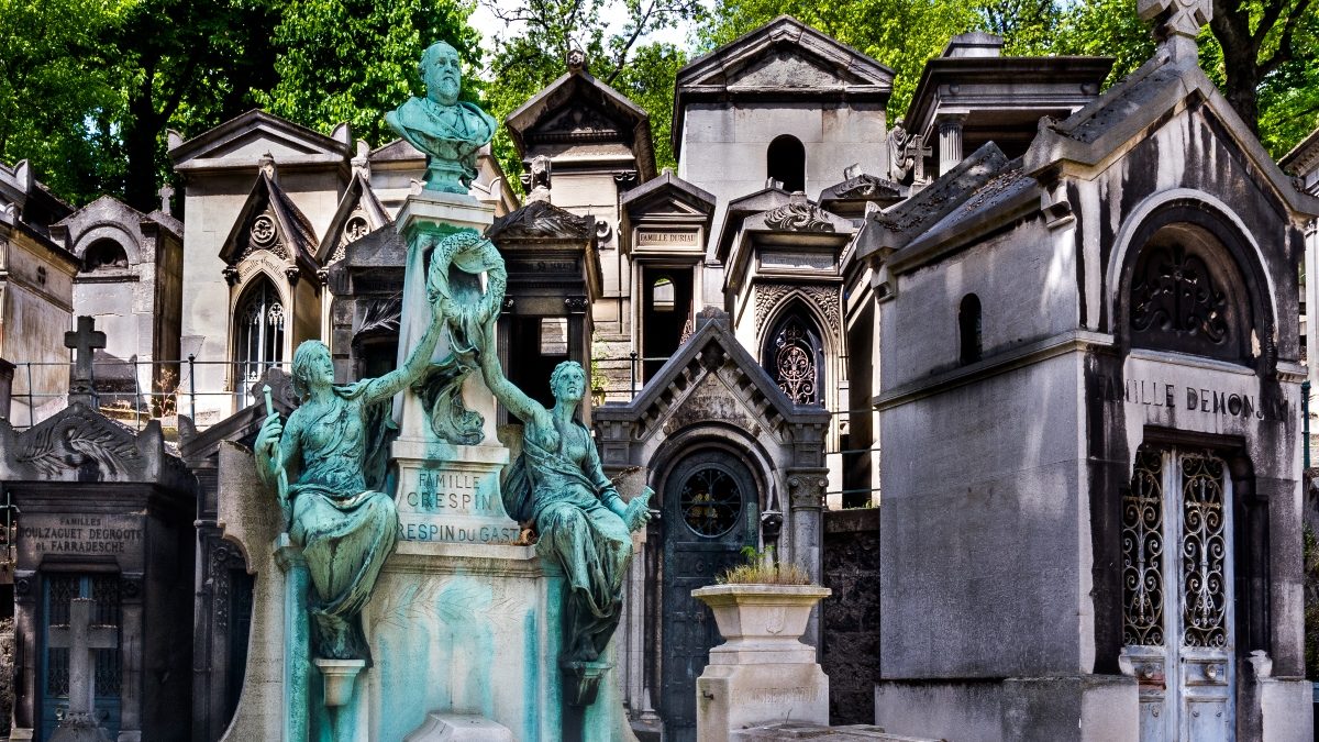 A Hindu Cremation at Paris’s Christian Cemetery - News18