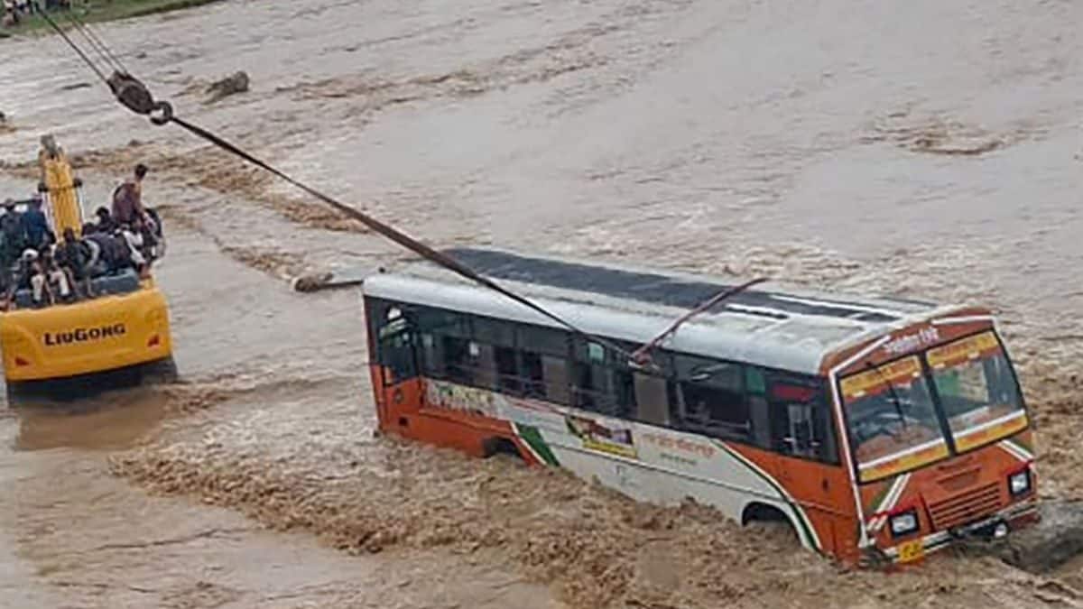 Monsoon Fury: Heavy Rains Alert in Maha, Guj; Delhi on Edge As Yamuna Level Rises | Updates – News18