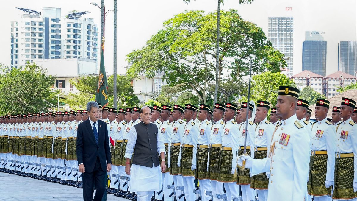 Defence Minister Rajnath Singh Visits Ramakrishna Mission And Batu Caves Temple In Malaysia – News18
