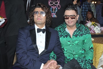 360px x 240px - Sonu Nigam Ends War With Bhushan Kumar After 3 Years, Rings In His Birthday  With Him; Watch Video - News18