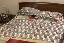 Desi Man Boasts of 70-year-old Mom Making His Bed, Gets Slammed for Idealising 'Spoiled' Habits