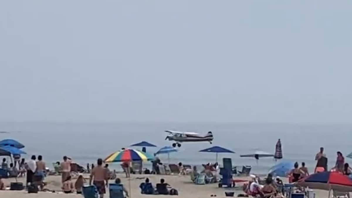 WATCH: US Plane Towing Banner Lands in Ocean off Crowded New Hampshire Beach – News18