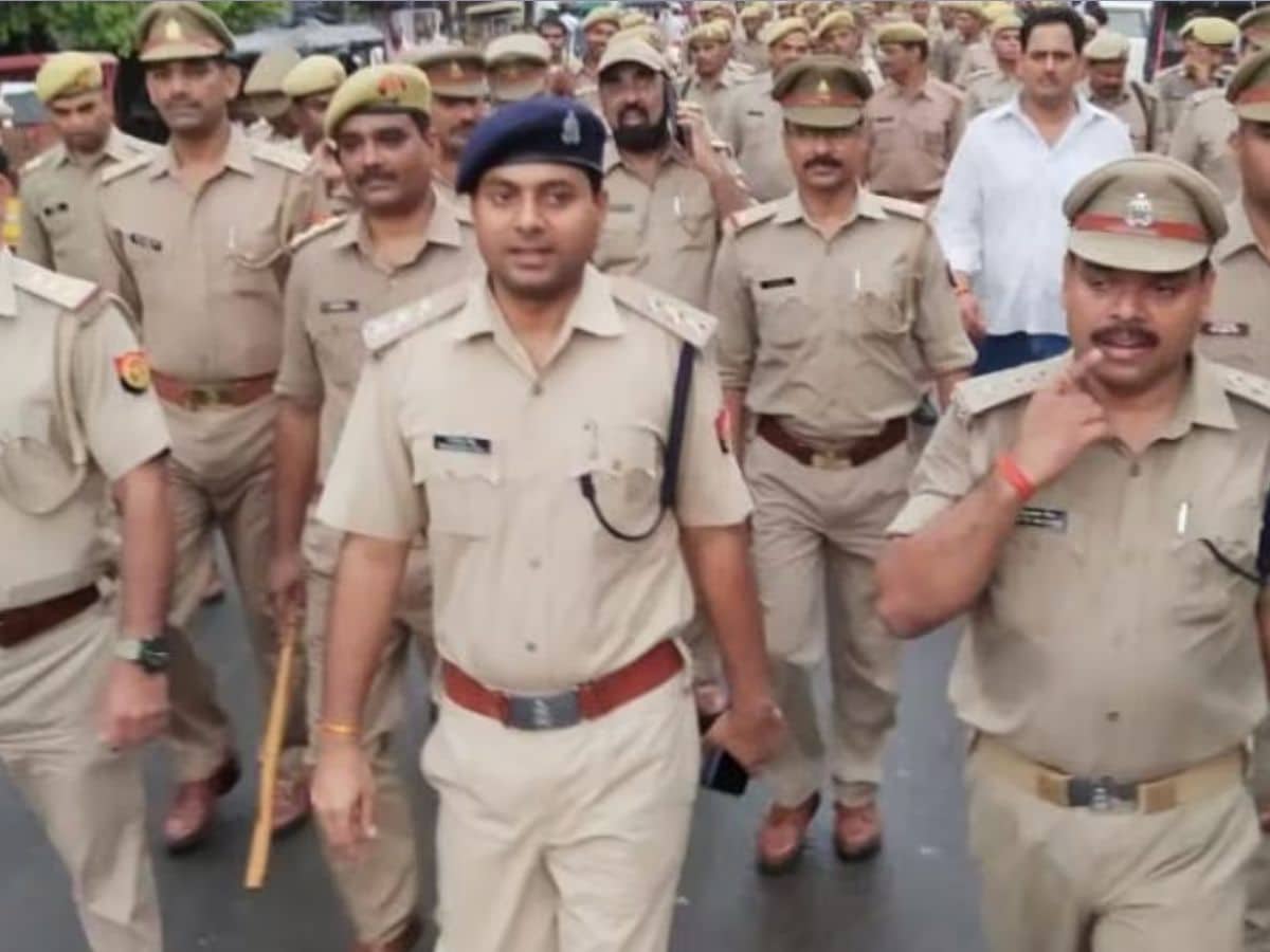 UP Police in Agra arrests man posing as IAS officer to dupe people - India  Today