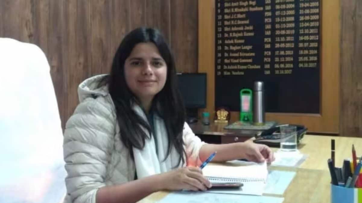 Meet Vandana Singh Chauhan, Who Cracked IAS With AIR 8, Despite Family's Objections - Vimarsana News
