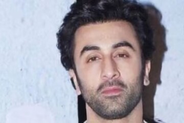 Ranbir Kapoor decides to go 'SINGLE