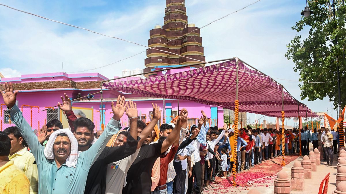 Ayodhya's Ramjanmabhoomi Temple Gets Ultramodern Path: Locals Walk Down the Memory Lane - Vimarsana News