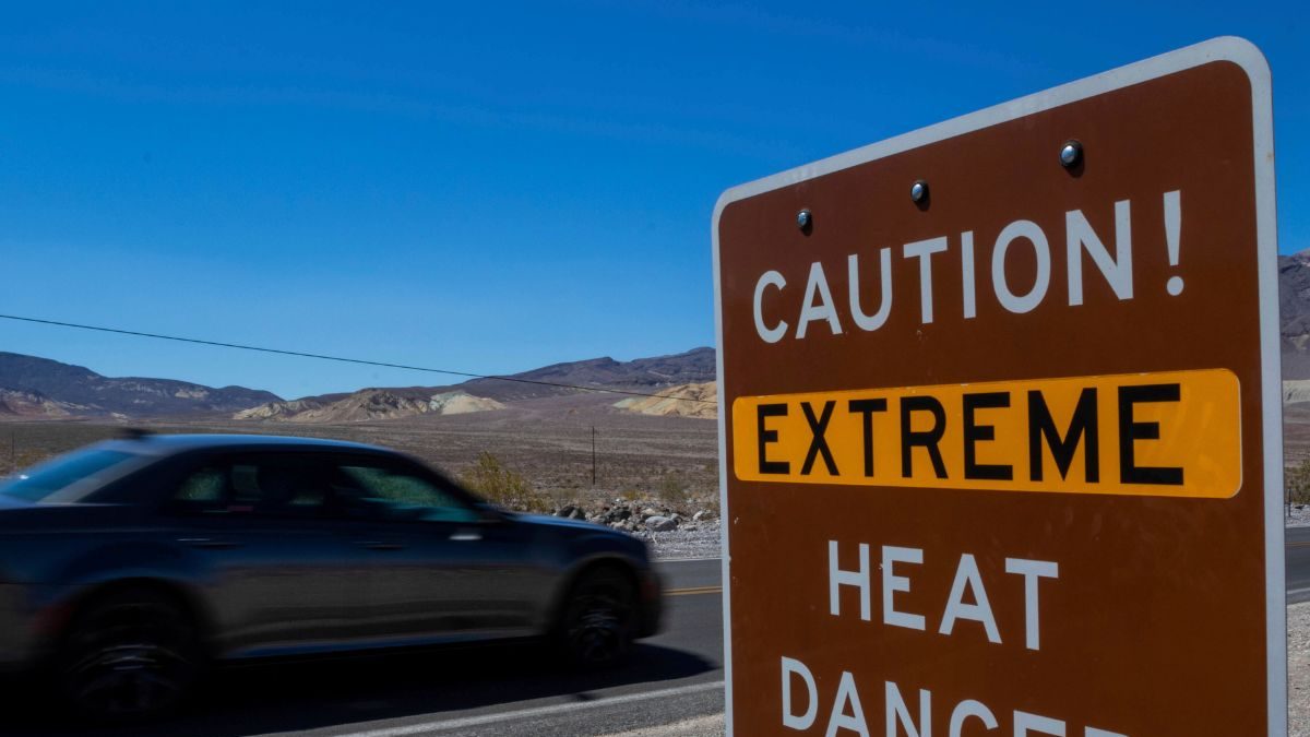 Death Valley Visitors Drawn To The Hottest Spot On Earth During Ongoing ...