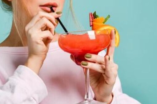 Cocktails are always a good addition to the weekend. (Image: Shutterstock)