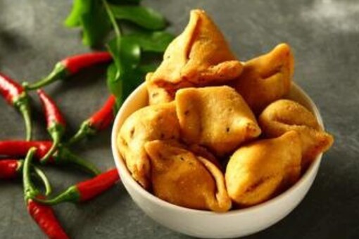 Samosas are an eternal favourite in every Indian household. (Image: Shutterstock)