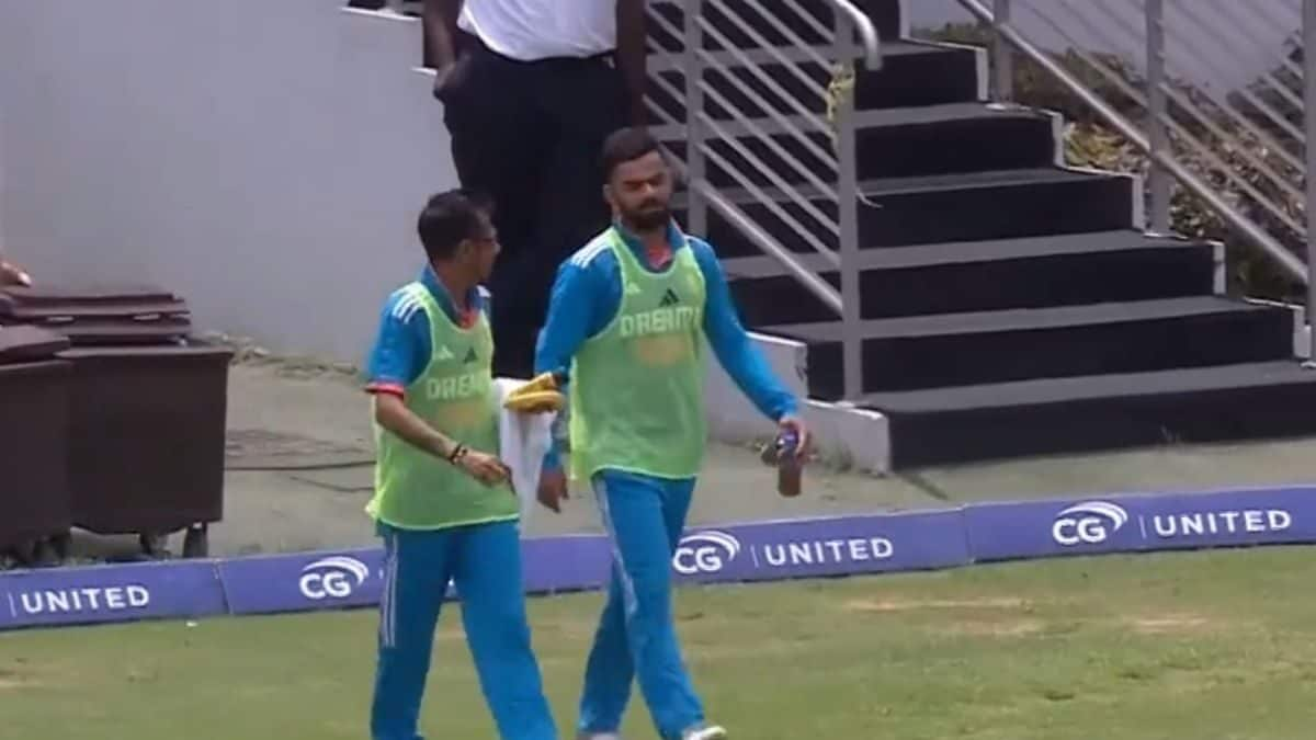 Watch Virat Kohli Turns Water Boy After Getting Rested For 2nd Odi Vs West Indies News18 0435