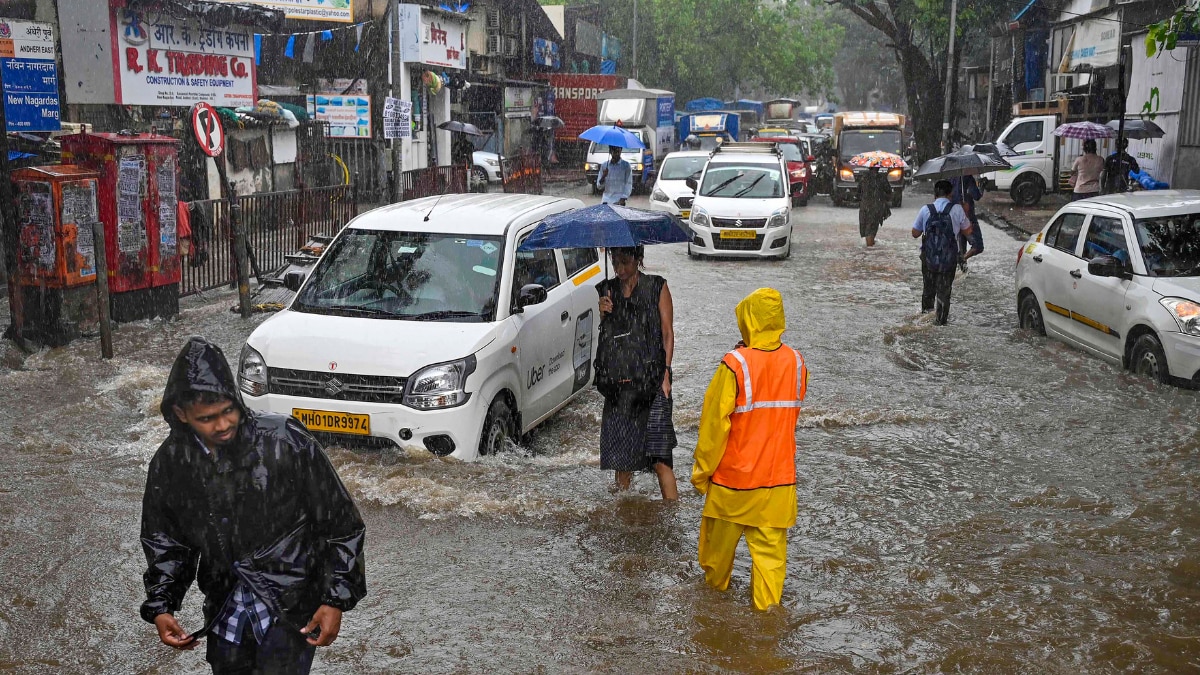 Weather Updates: Schools Shut in Mumbai and Suburbs Amid Rains; Delhi Yamuna Level Rises Again – News18