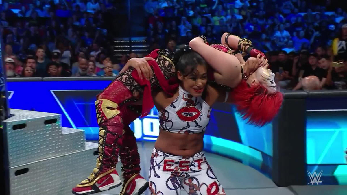  Bianca Belair defeated WWE Women's Champion Asuka by Disqualification;  IYO SKY nearly cashed in on The Empress (WWE)