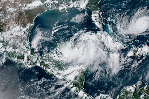 extreme-weather-us-tropical-storm-idalia-heads-to-florida-news18