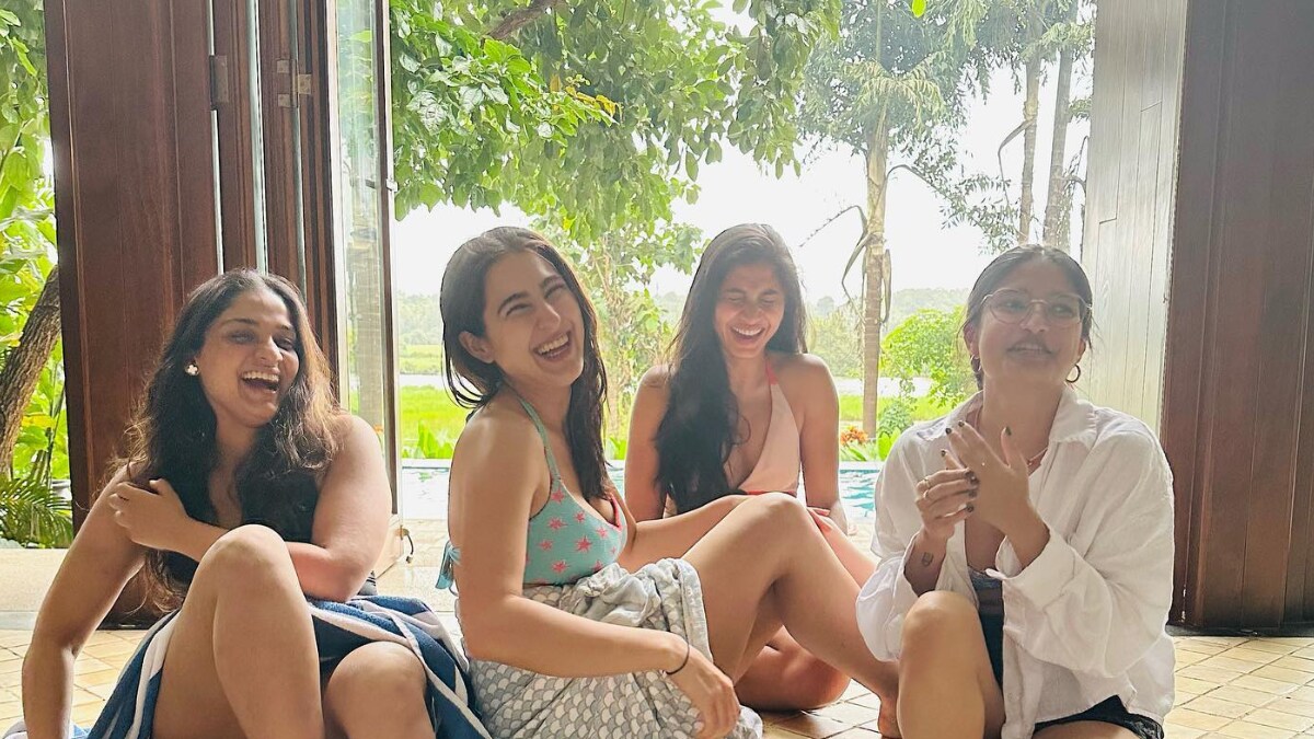 Sara Ali Khan And Friends Are Here To Give Major Vacation Goals - Vimarsana News