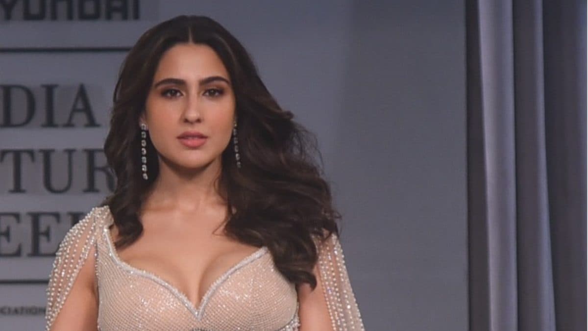 Sara Ali Khan Brought Traditional Grace With Modern Day Elegance At ICW 2023 – News18
