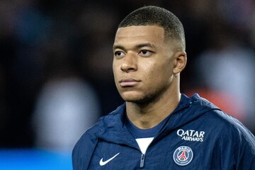 Kylian Mbappé reinstated into PSG's first-team squad after 'positive talks'  with the club