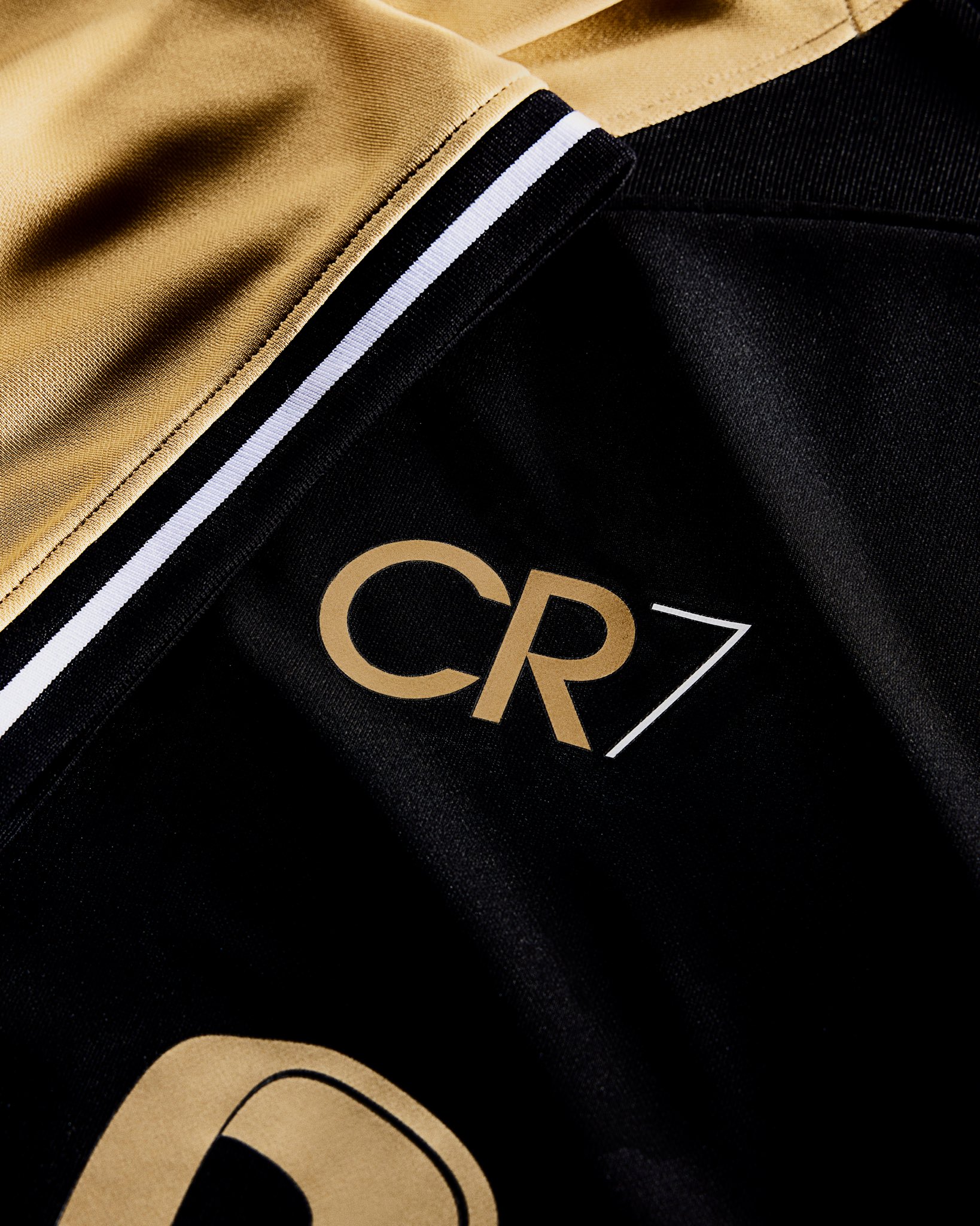 Sporting CP Unveil New Cristiano Ronaldo-inspired Jersey with CR7  Emblazoned on 3rd Kit - News18