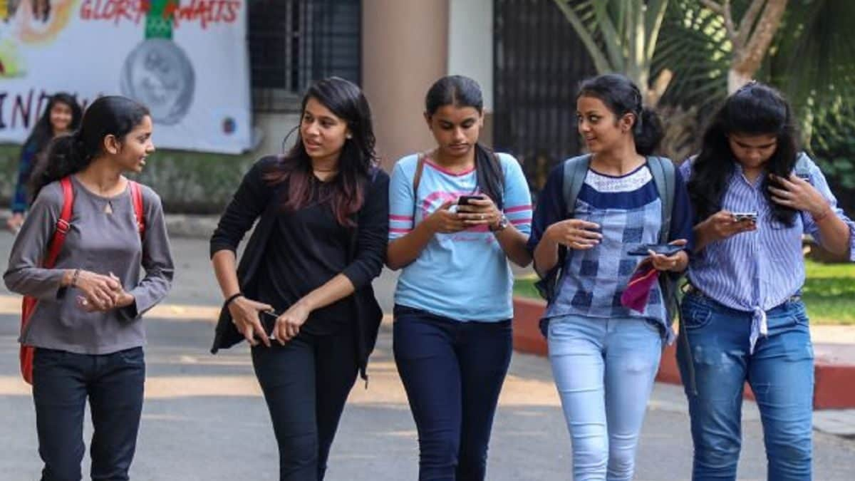 DU Admissions 2023: NCWEB 1st Cut-off List released For BA, BCom at du.ac.in – News18