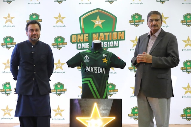Pakistan's ODI World Cup 2023 jersey unveiled by Zaka Ashraf (PCB Twitter)