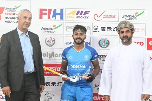 Mohammed Raheel with the Player of the Match award. (Credit: Twitter)