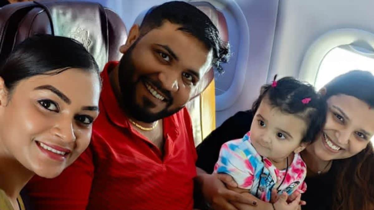 Vistara Celebrates Baby Passenger's First Birthday Mid-air in Heartwarming Gesture, Pics Go Viral