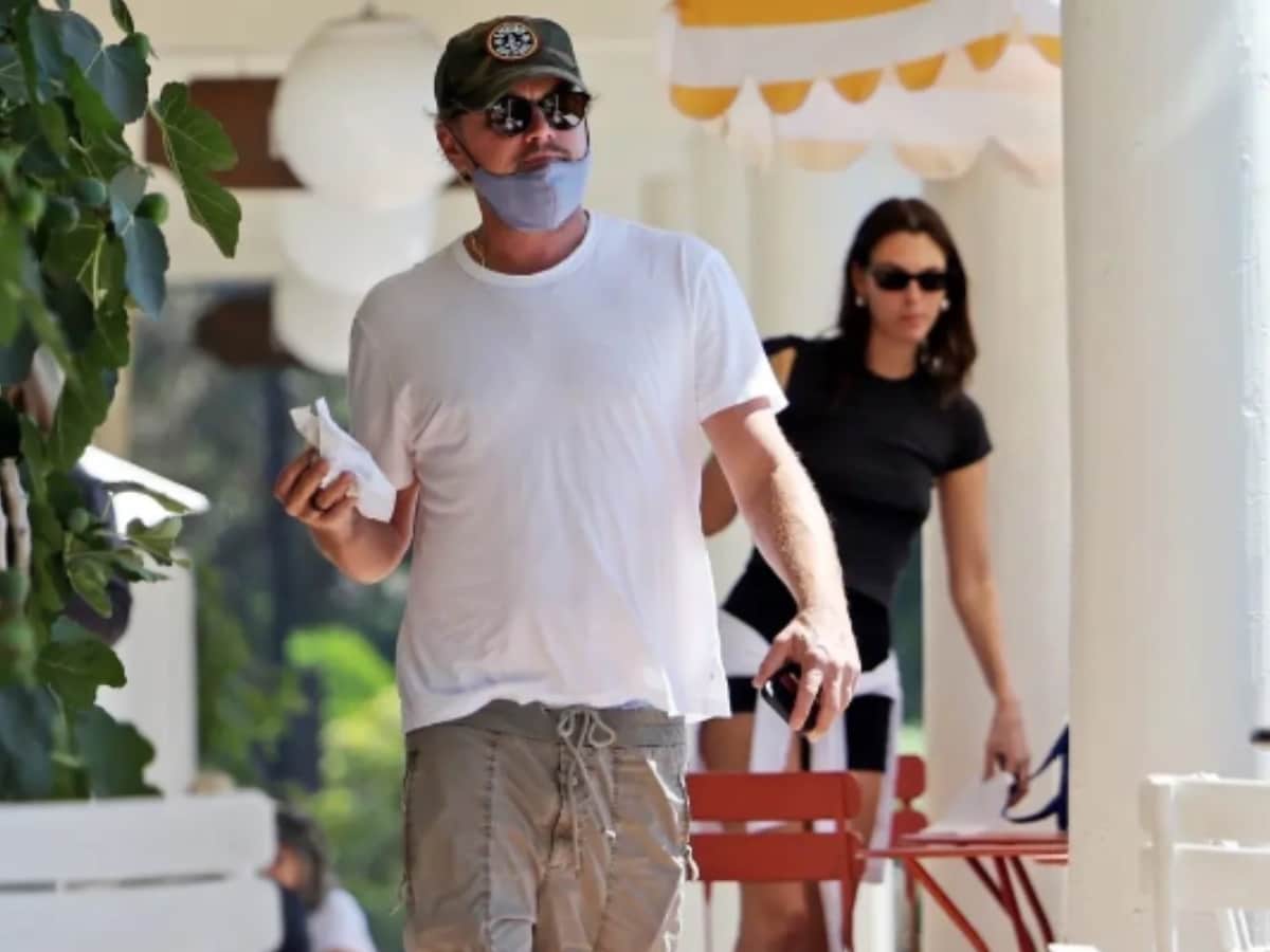 A Moment for Leonardo DiCaprio's 3D Glasses Disguise at Coachella - Leo at  Coachella 2018