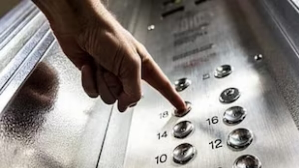 Delhi: 10 People Stuck in Elevator Rescued After Three Hours - Vimarsana News