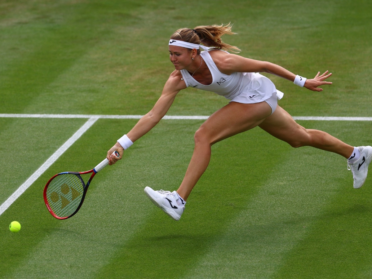 WTA Roundup Marie Bouzkova Stunned in Prague, Sloane Stephens Loses in D.C.