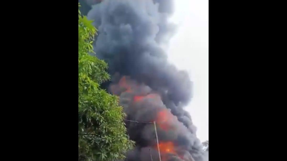 Delhi: Massive Fire Breaks Out at Two factories in Nilothi Village, 20 Fire Tenders Deployed - Vimarsana News