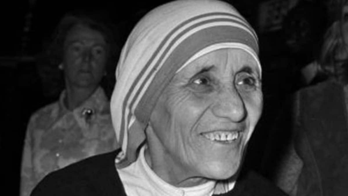 mother-teresa-113th-birth-anniversary-quotes-on-love-compassion-and