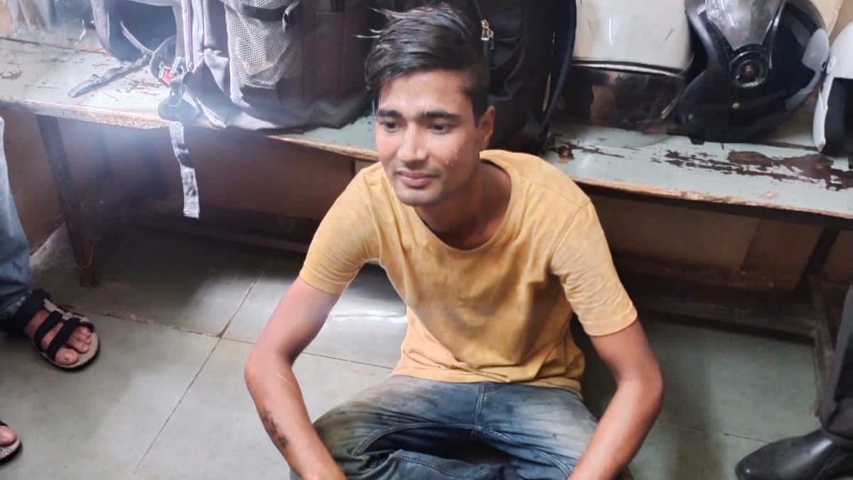 Mumbai Police Receives Threat Call Of 'Serial Blasts In Local Train'; Probe On - Vimarsana News