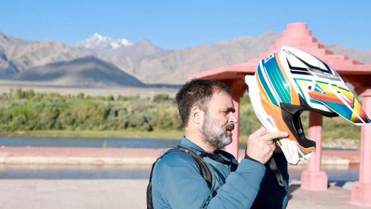 Rahul Gandhi Rides His KTM 390 Duke from Leh to Pangong Lake - Vimarsana News