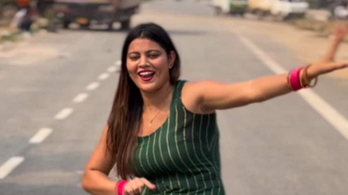 Watch Woman s Energetic Dance To Haryanvi Song Thumke is All