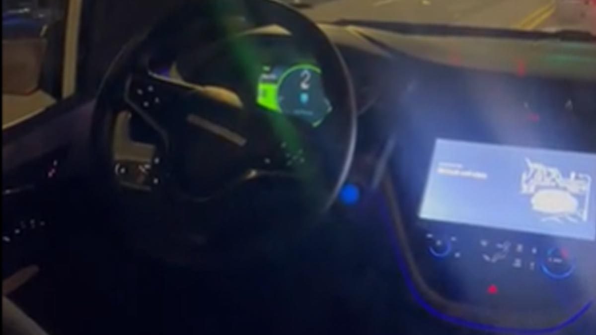 Man’s Uber Ride Looks Straight Out Of Future As Driverless Car Arrives At Pick Up Point