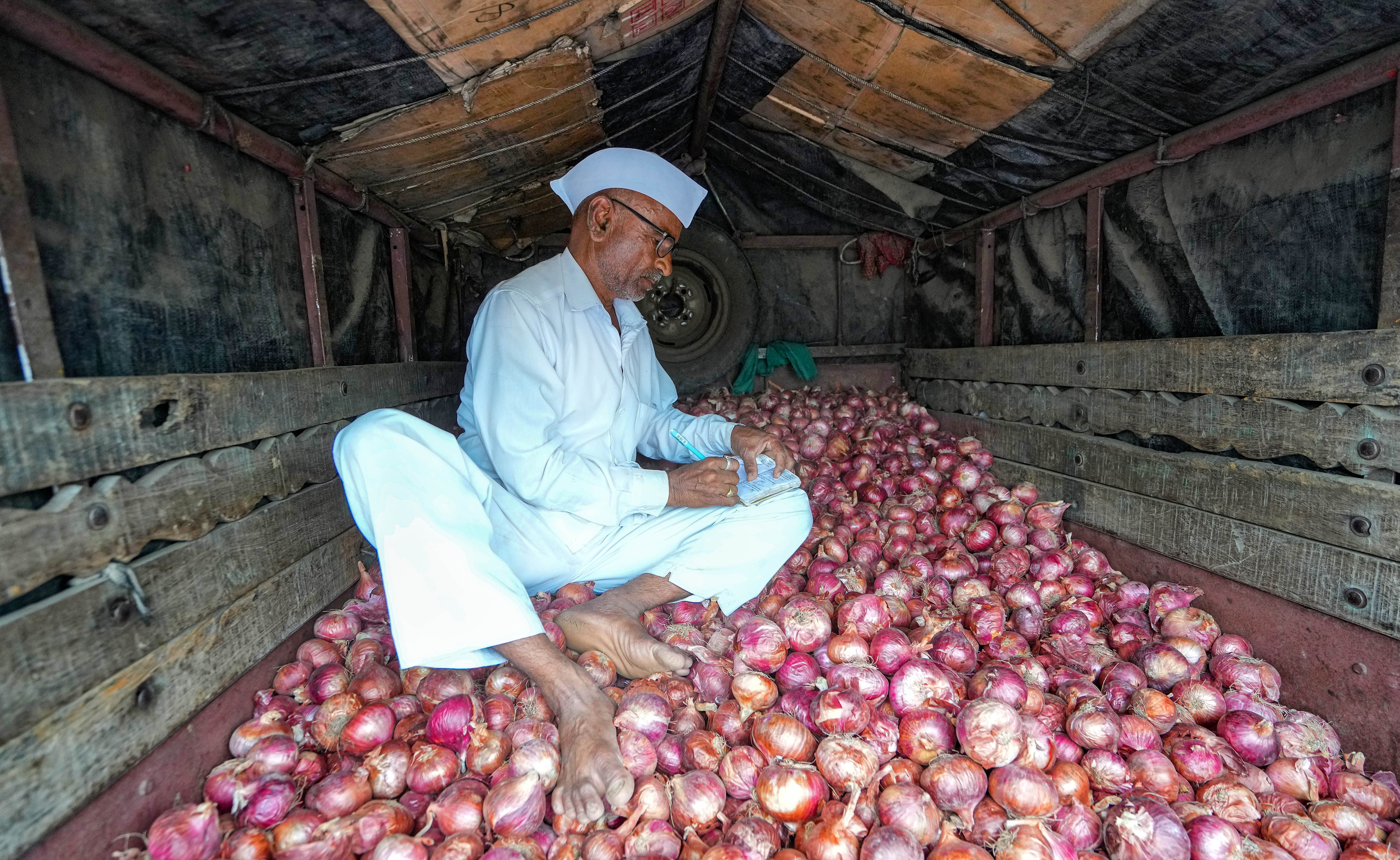 Why Did Govt Impose 40 Duty on Onion Exports and Reason Behind