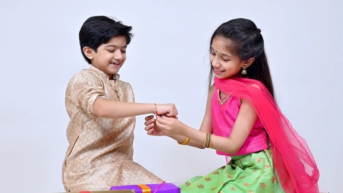 10 Raksha Bandhan Wishes to Make Your Loved Ones Smile on Rakhi!