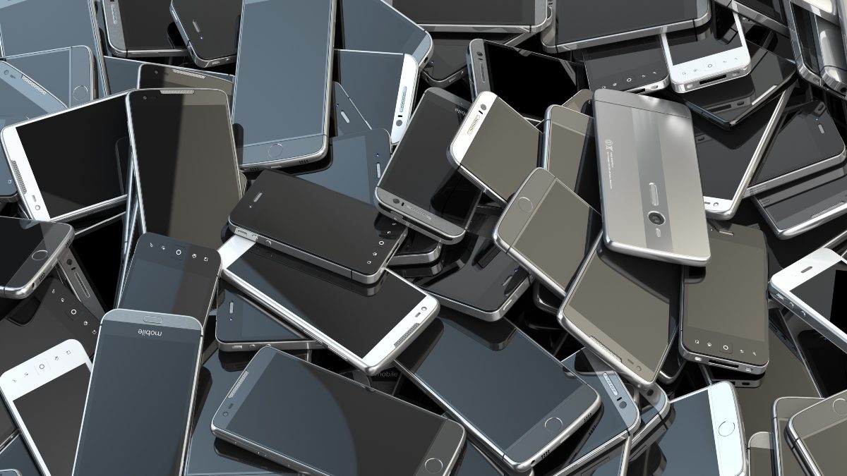 2 Held in Thane for Stealing Mobile Phones; 24 Handsets Seized News18