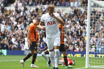 Harry Kane thanked Tottenham fans before and after the match