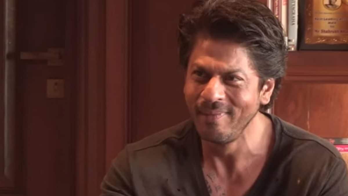 Shah Rukh Khan Schools Fan For Asking for Free Jawan Ticket for His GF: 'Don't Be Cheap In...' - Vimarsana News