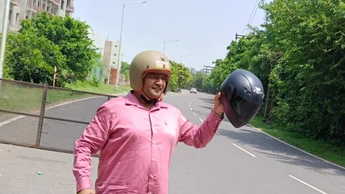 Meet 'Helmet Man' Whose Story of Giving Free Helmets After Friend's Death Aged Well on Reddit - Vimarsana News