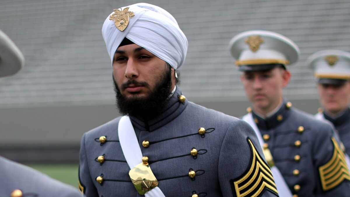 UK Police Officer Cleared in Sikh Man's Head Covering Removal Case