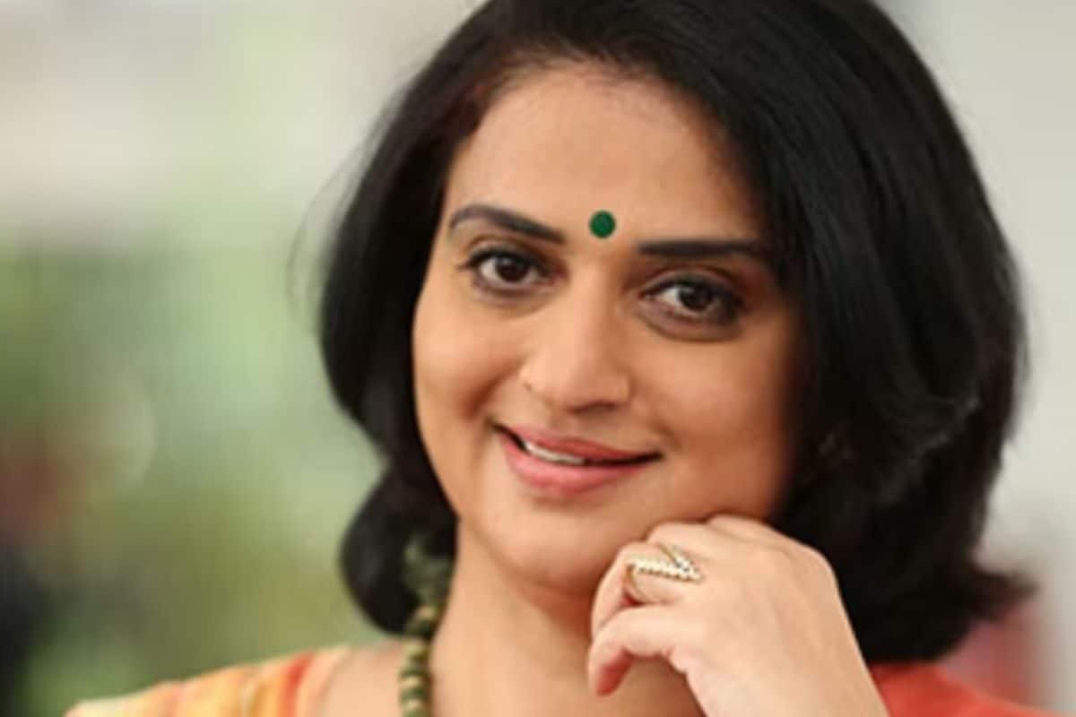 Actress Pavitra Lokesh Clears Kannada Universitys CET, Will Now Pursue PhD  | Movies News - News18