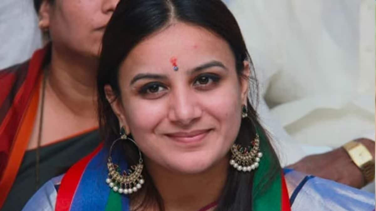 Pooja Gandhi's Mother Is Learning Kannada, Actress Shares Pics - Vimarsana News