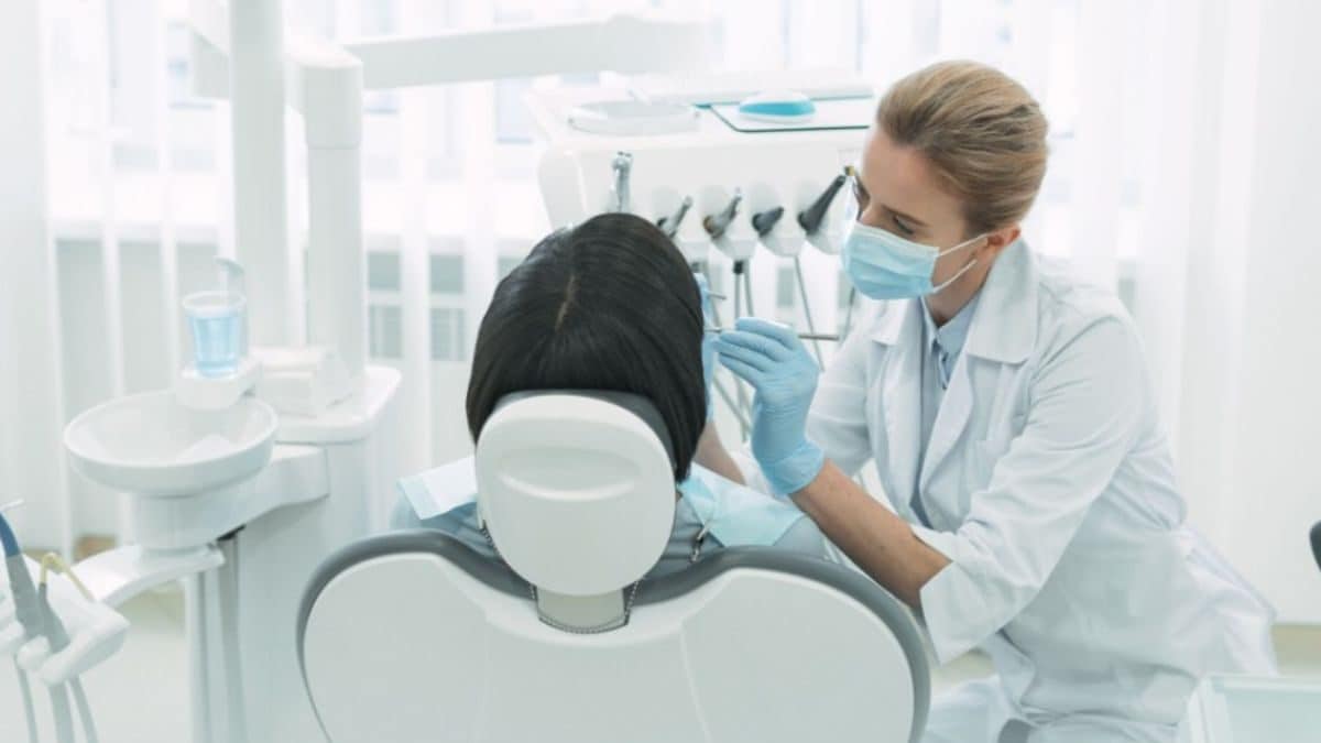 How To A Dentist In India? Know Its Qualifications, Salary And