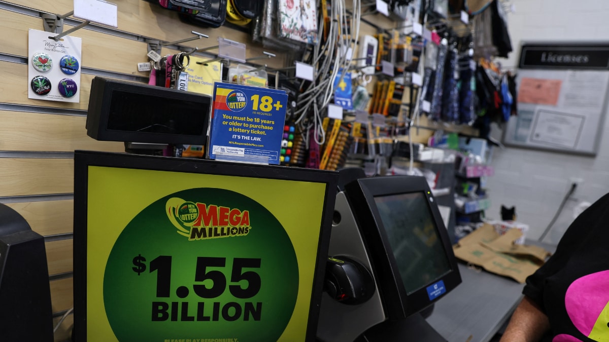 US: Mega Millions Jackpot Surges to $1.55 Billion. How Difficult Is It to Win? - Vimarsana News