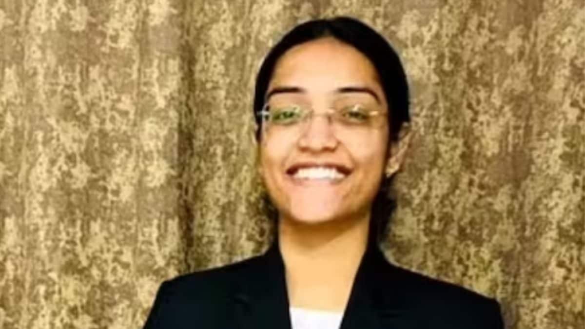 UPPSC PCS J-2022 Result: Daughter of Paan Shop Owner Tops Exam - Vimarsana News
