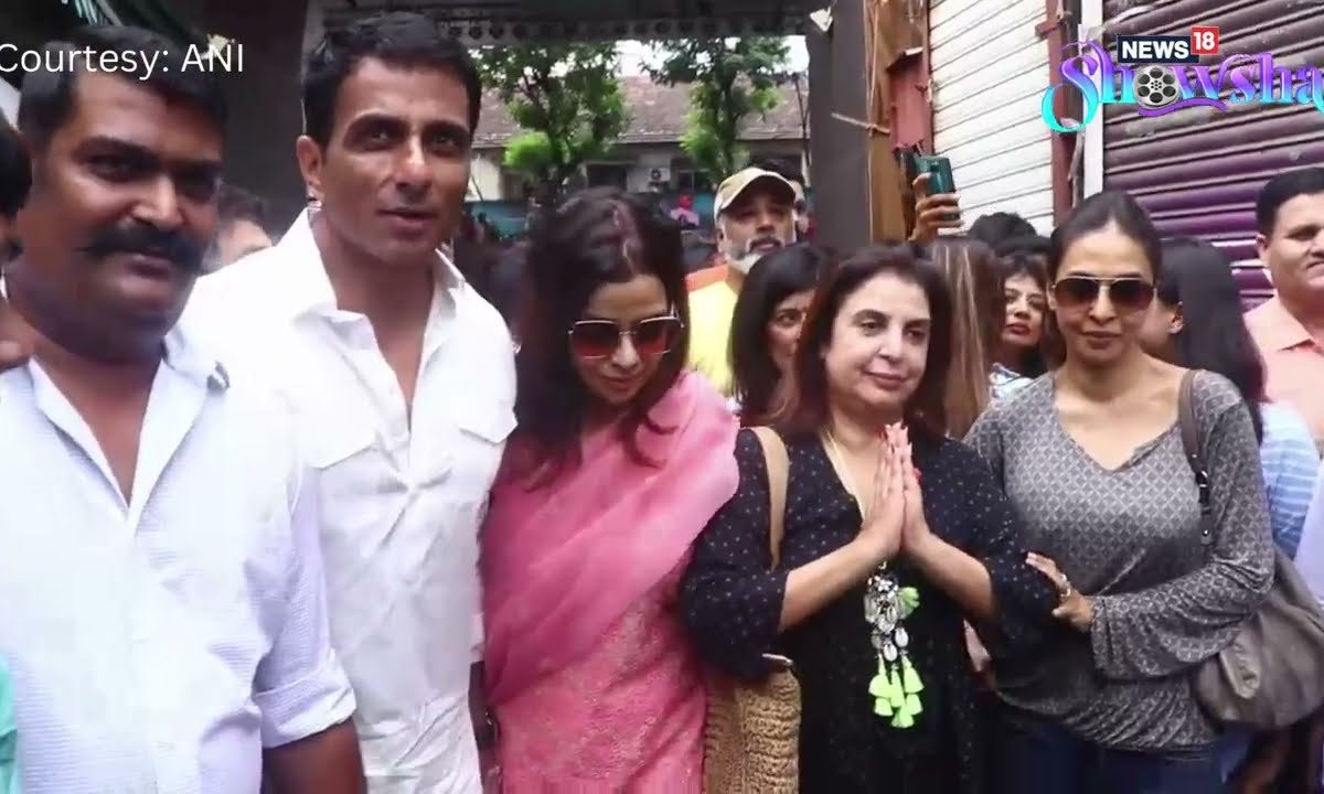 Farah Khan Visits Lalbaugcha Raja; Video Of Her Cruising Through The 