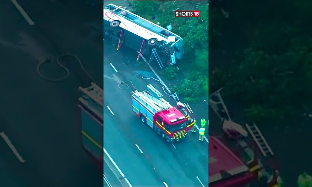 Shorts Teen And Driver Killed In Uk School Bus Crash Uk News English News News18 N18s 7390