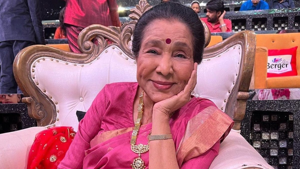 Asha Bhosle Turns 90, Opens Up On Struggles and Politics She Faced: 'When I Look Back...'