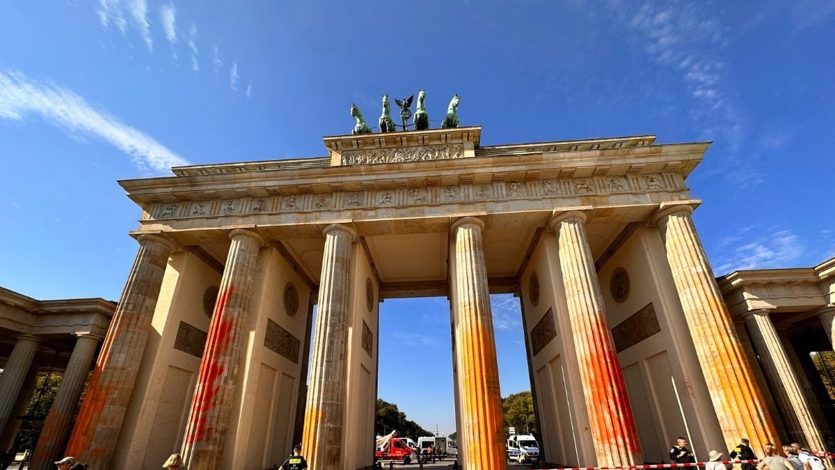 Climate Activists Spray Berlin’s Brandenburg Gate with Orange Paint – News18